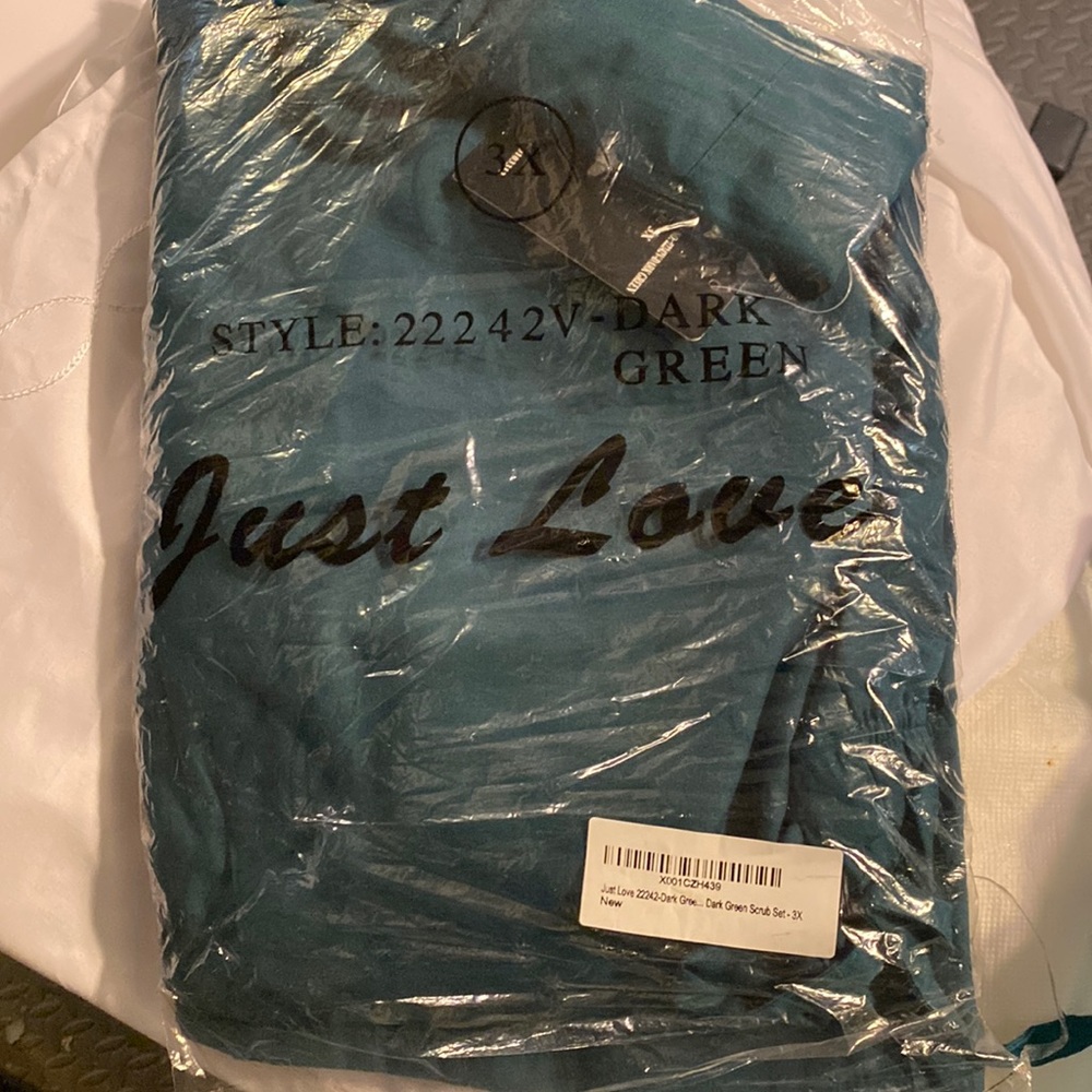 Brand new x3 scrub uniform. Dark green